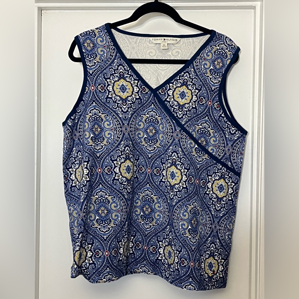 Tommy Hilfiger Women's Navy and Gold Paisley Blouse